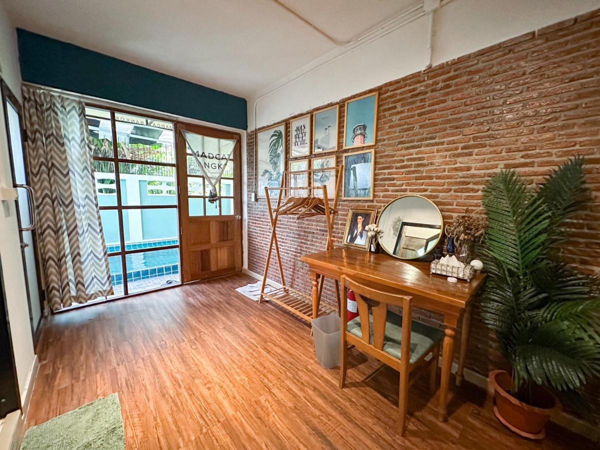 Hotel T-House Bkk 2Floors Near Bts With Swimming Pool And Free Wifi Bangkok Exterior foto
