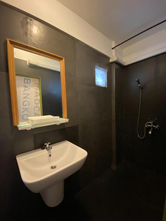 Hotel T-House Bkk 2Floors Near Bts With Swimming Pool And Free Wifi Bangkok Exterior foto