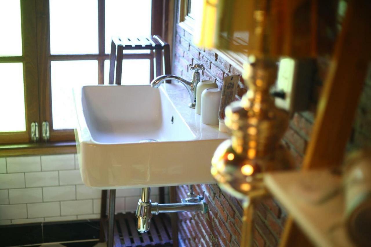 Hotel T-House Bkk 2Floors Near Bts With Swimming Pool And Free Wifi Bangkok Exterior foto